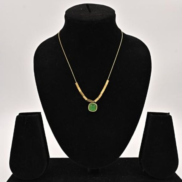 Gold Green Stone U-Shape Necklace