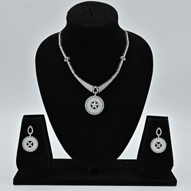 Elegant Necklace & Earrings Set