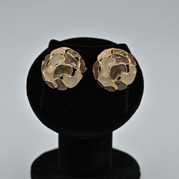 Elvia Textured cluster stud